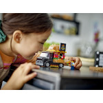 Конструктор LEGO City Бургер Вантажівка (60404).