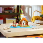 Конструктор LEGO Disney Сільський будинок та каное (43282).