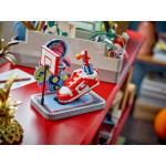 Конструктор LEGO Icons Nike Dunk Trickshot (43021).