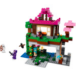 Конструктор LEGO Minecraft Майданчик для тренувань (21183).