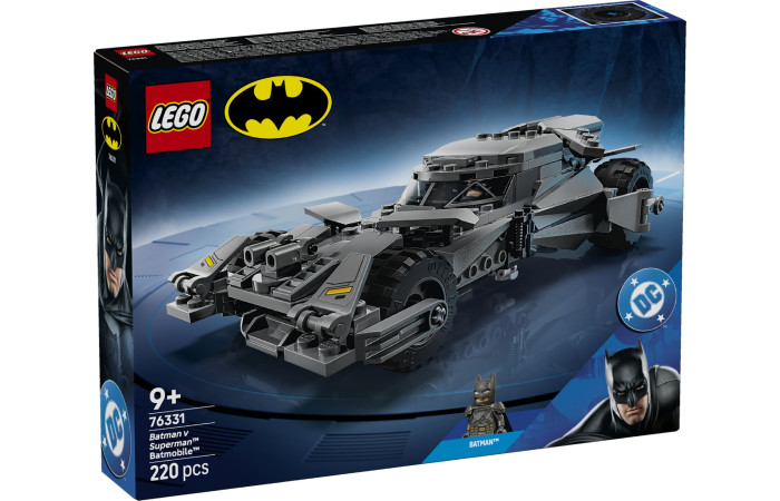 Конструктор LEGO Super Heroes Бетмобіль: Бетмен проти Супермена (76331).