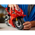 Конструктор LEGO Technic Ducati Panigale V4 S (42202).