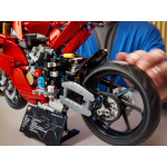 Конструктор LEGO Technic Ducati Panigale V4 S (42202).